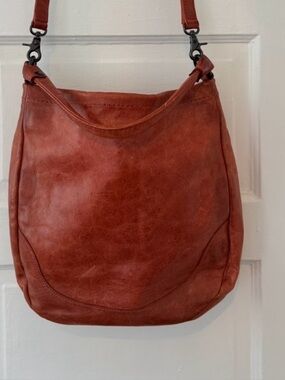 FRYE/MELISSA/LEATHER/HOBO CROSSBODY/BURNT ORANGE
